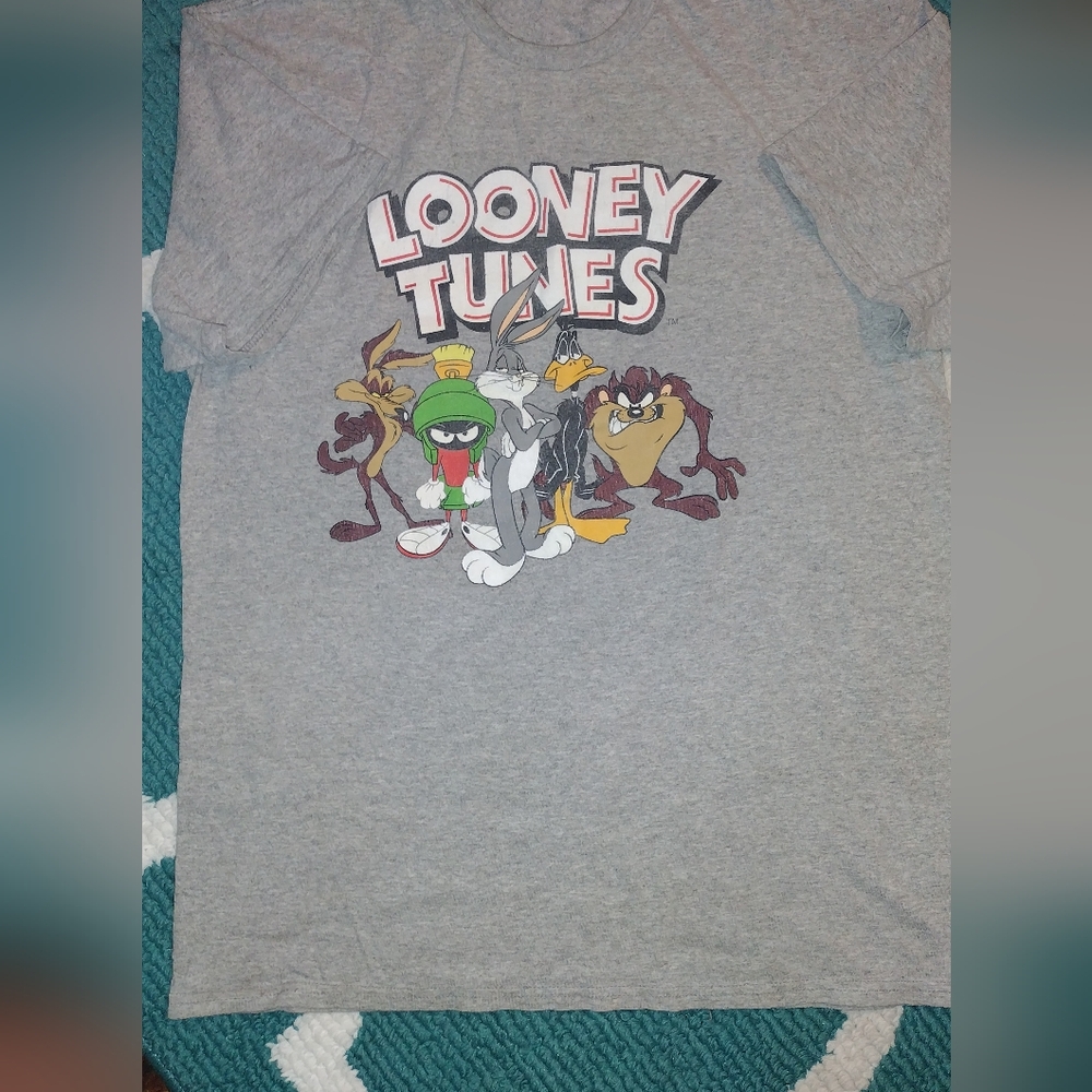 Large vintage Loony Tunes shirt